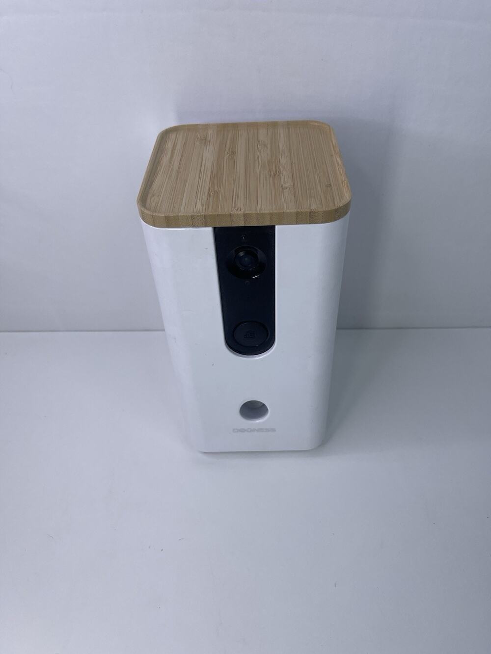 Dogness Smart Pet Treat Dispenser HD Camera Wi-Fi Dog Cat Feeder Bamboo Top